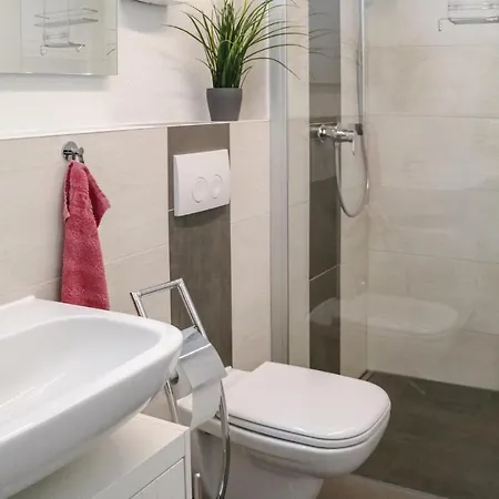 1 Bedroom Amazing In Gelbensande 아파트