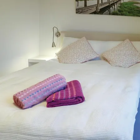 1 Bedroom Amazing In Gelbensande 아파트